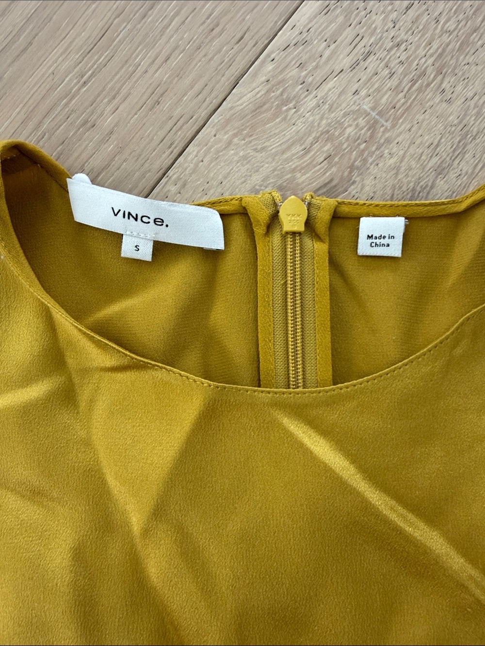 Vince 100% silk short sleeve blouse top - Picture 2 of 4
